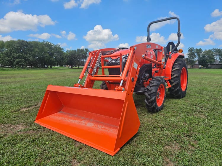 Kubota L2502 – Tractor & Loader