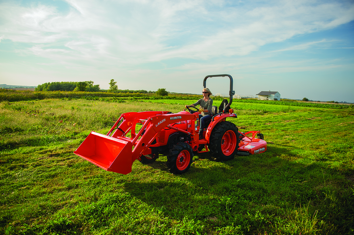 L2501-FemaleMowing2_M